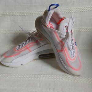 FINAL SALE NWOT Nike Women's Air Max 2090 Running Sneakers